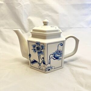 Teapot Blue Lotus Flowers White Hexagon Toscany Collection Vintage EUC